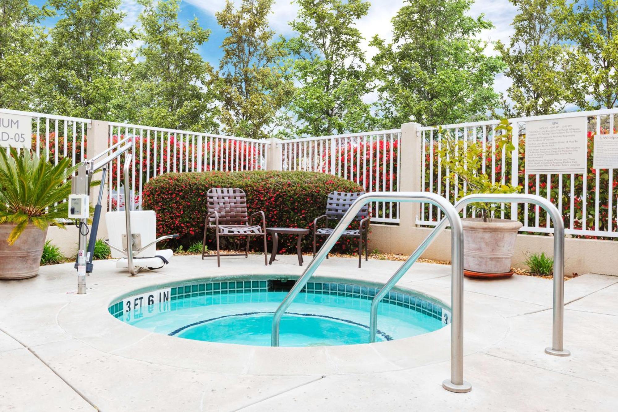 Hilton Garden Inn Folsom Eksteriør billede