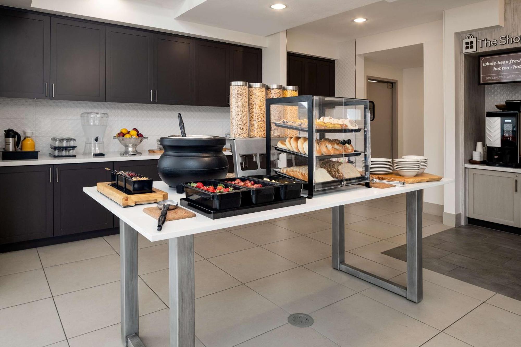 Hilton Garden Inn Folsom Eksteriør billede