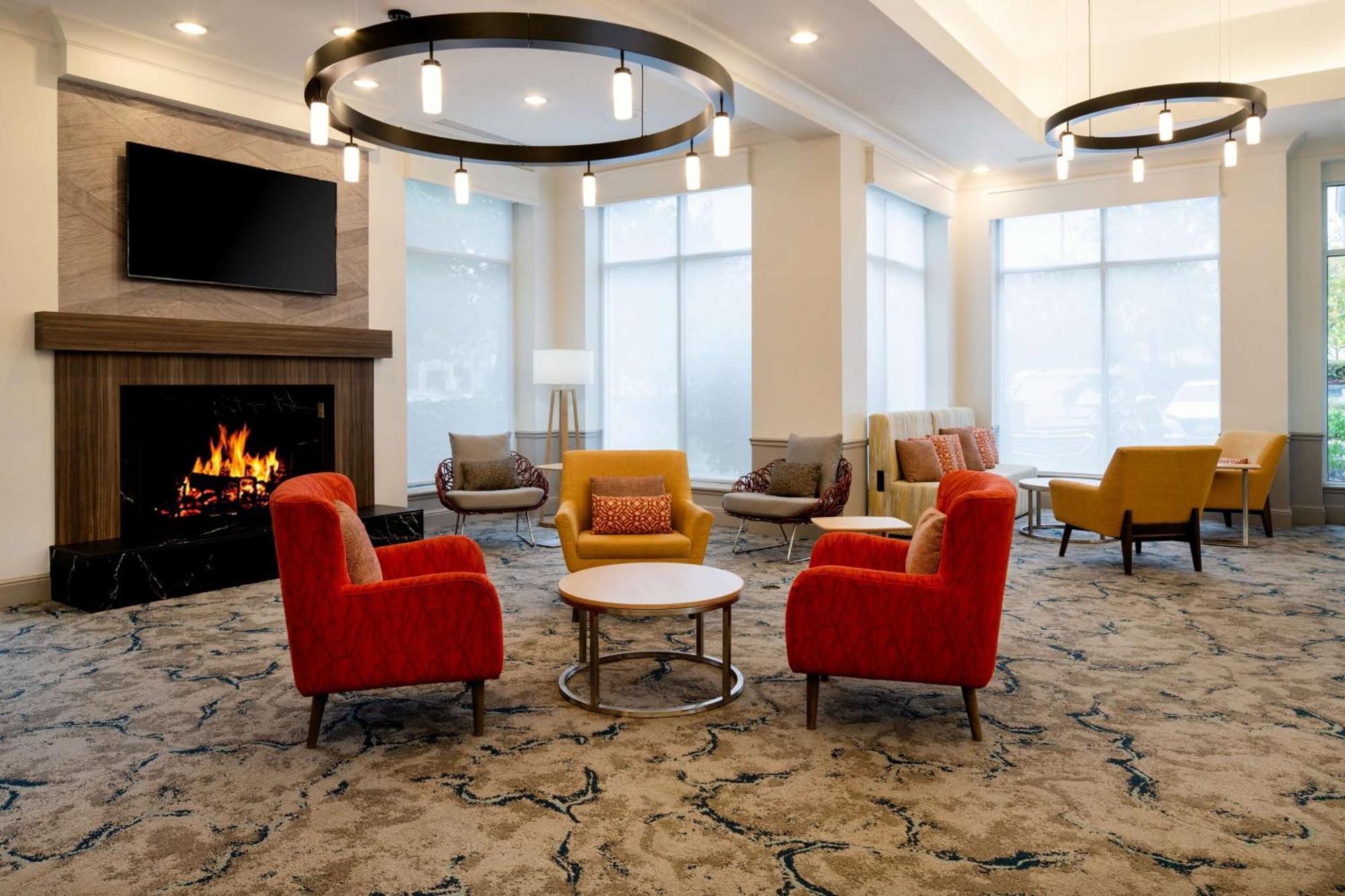 Hilton Garden Inn Folsom Eksteriør billede